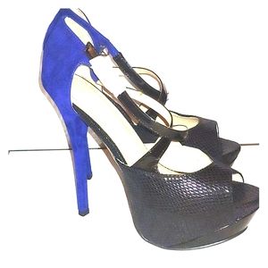 NWT Liliana Platform Sandals